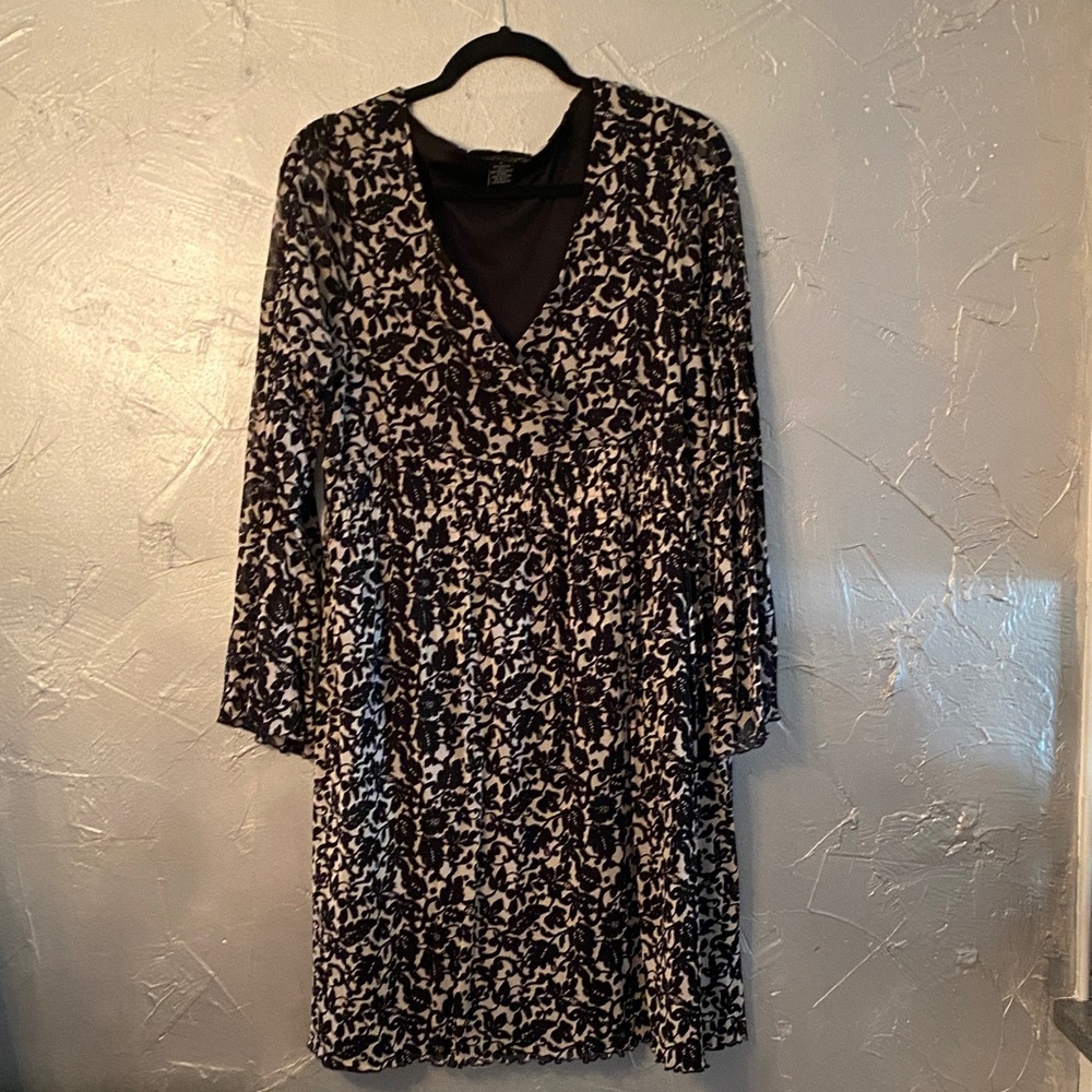 Vertigo Stretch Knot Black and Cream Patterned Dress